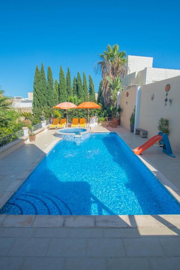Central Villa Flatlet With Pool - Free Parking And Wifi Lija Luaran gambar