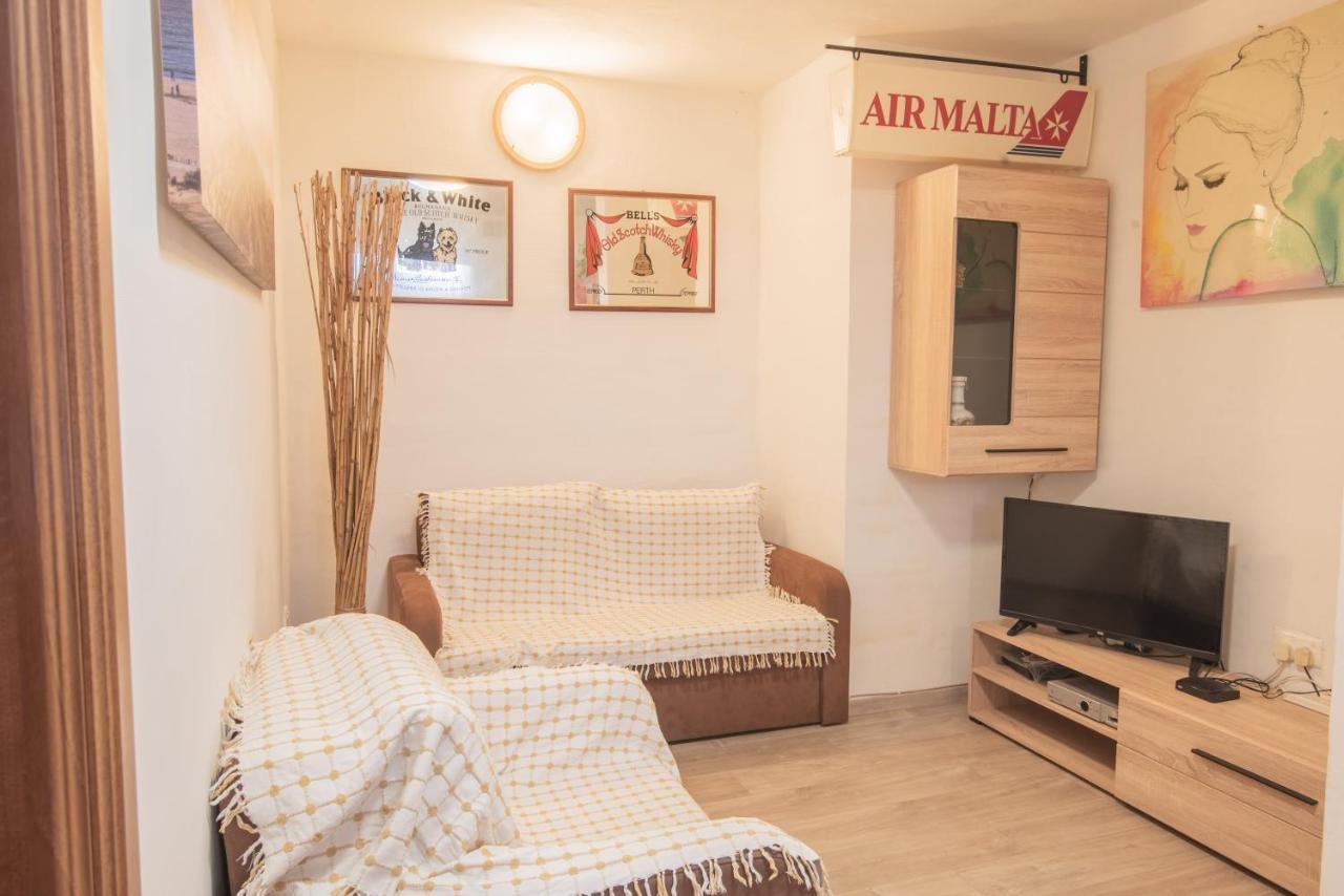 Central Villa Flatlet With Pool - Free Parking And Wifi Lija Luaran gambar