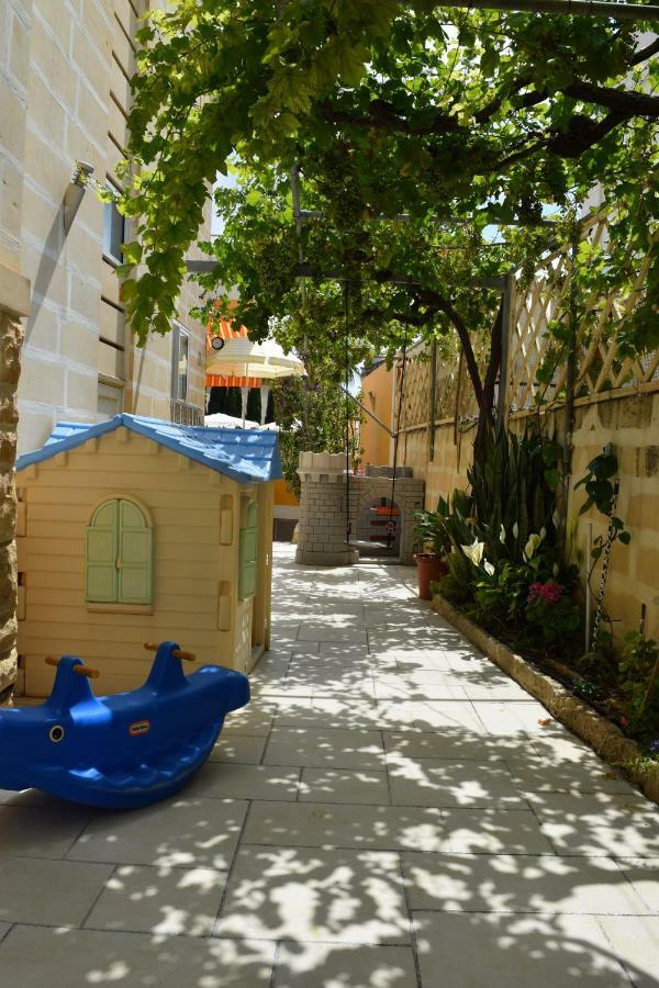 Central Villa Flatlet With Pool - Free Parking And Wifi Lija Luaran gambar